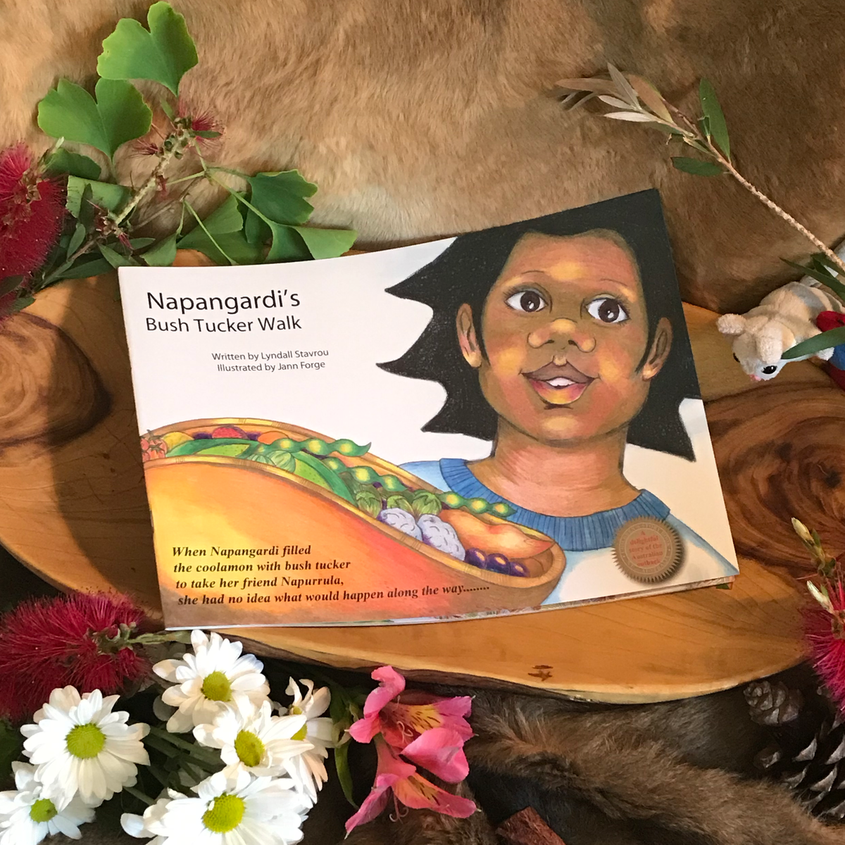 "Napangardi’s Bush Tucker Walk" By Lyndall Stavrou, Jann Forge (Illustrator)