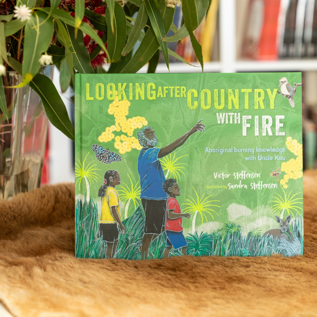 "Looking After Country with Fire: Aboriginal Burning Knowledge With Uncle Kuu" By Victor Steffensen (Hardcover)