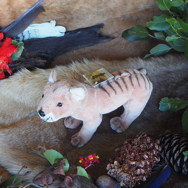  Attatoy Tasmanian Tiger Plush, Large Prehistoric Tasmanian Wolf  Stuffed Animal Toy : Toys & Games